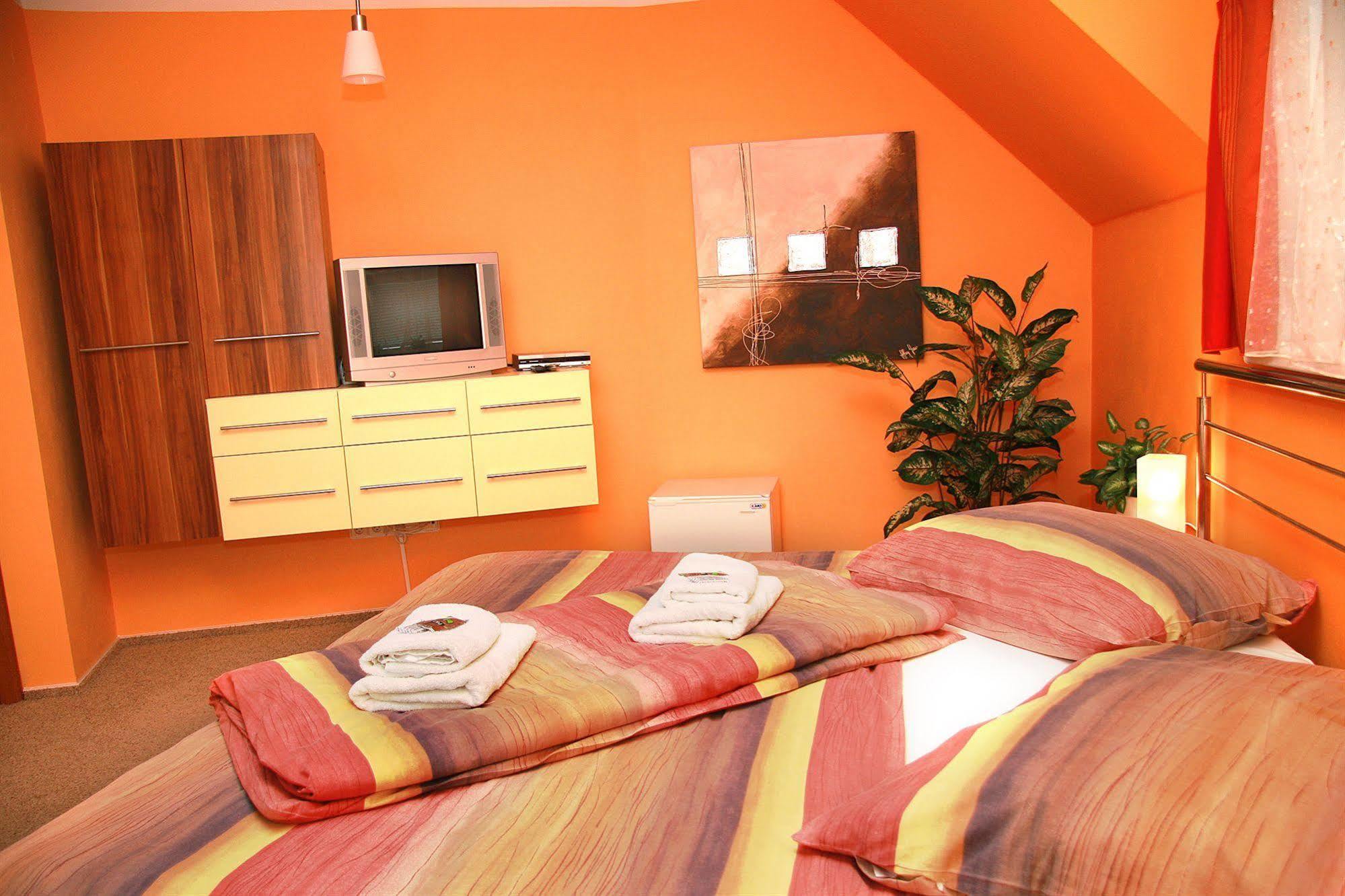 Mahleruv Penzion Na Hradbach Jihlava Extérieur photo